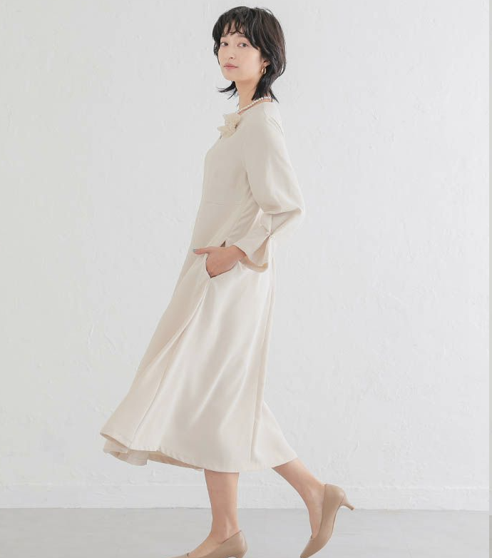 キーネックワンピース