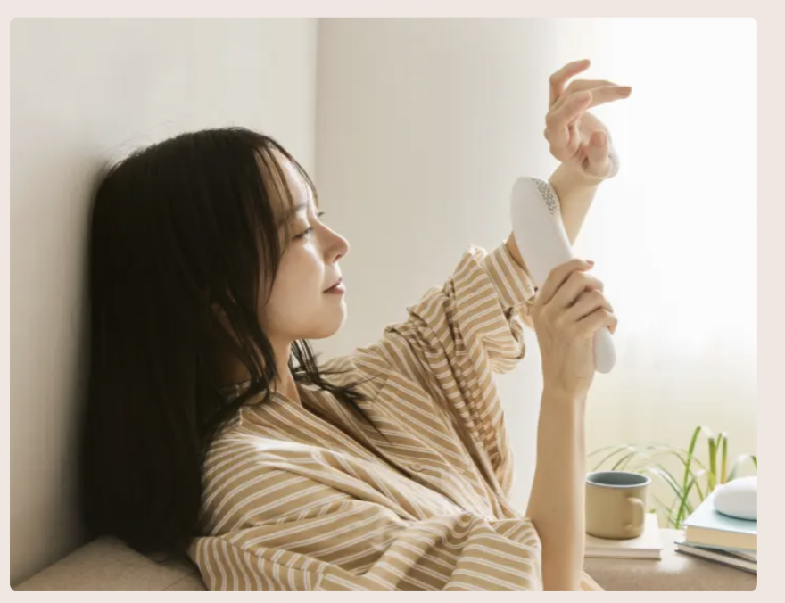 出逢った日から、 ずっとキレイにしてくれる。 Since the day we crossed paths, you've been making me feel radiant. Glow
