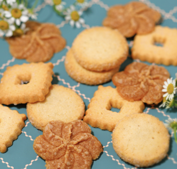 ビスキュイトロワ