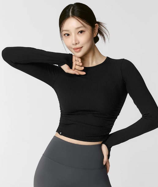 クロップド丈長袖